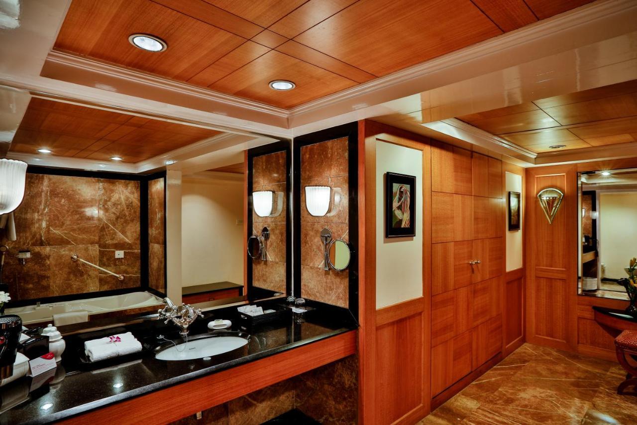 Crowne Plaza Chennai Adyar Park, An Ihg Hotel Exterior foto Bathroom