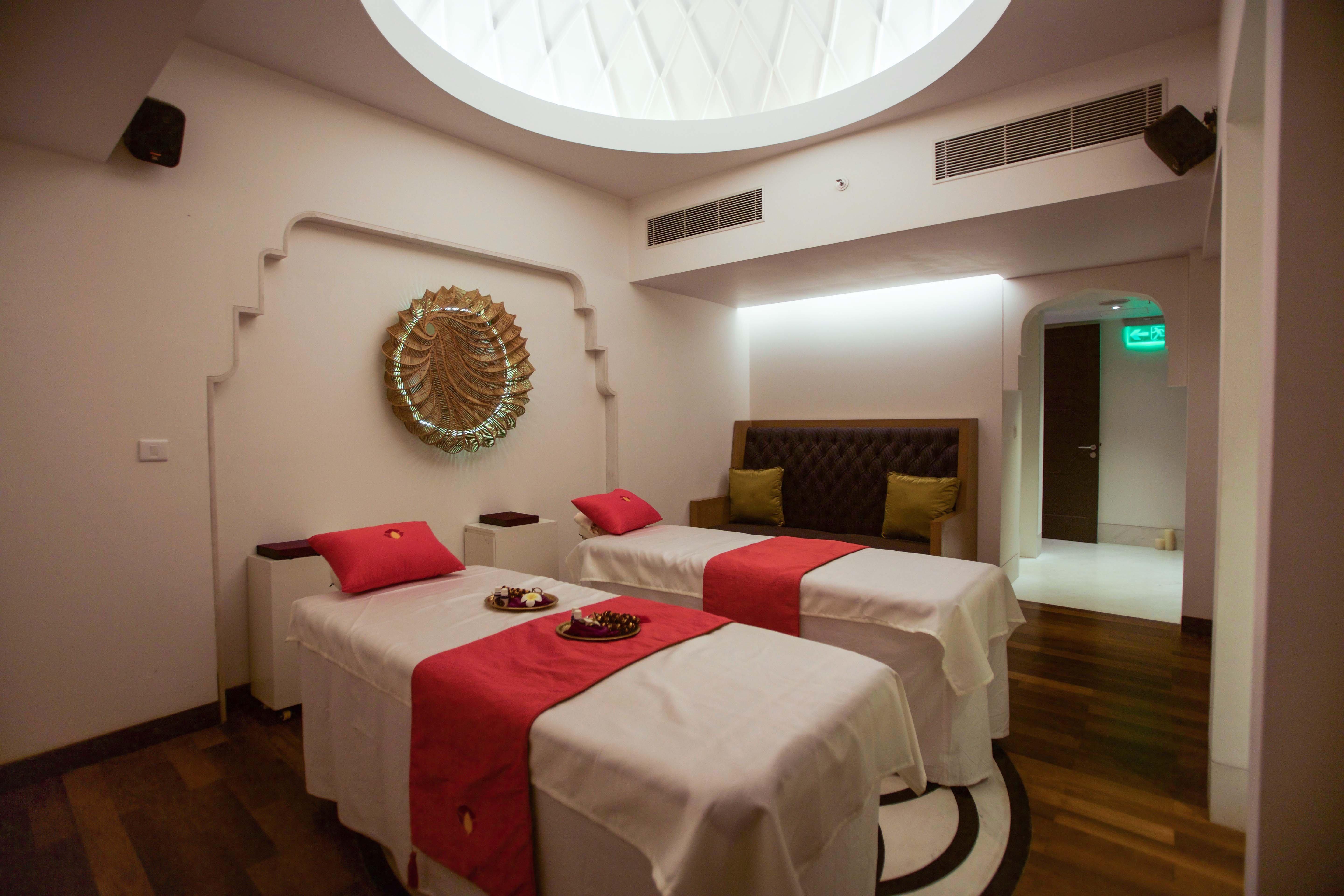 Crowne Plaza Chennai Adyar Park, An Ihg Hotel Exterior foto Spa at The Park, New Delhi