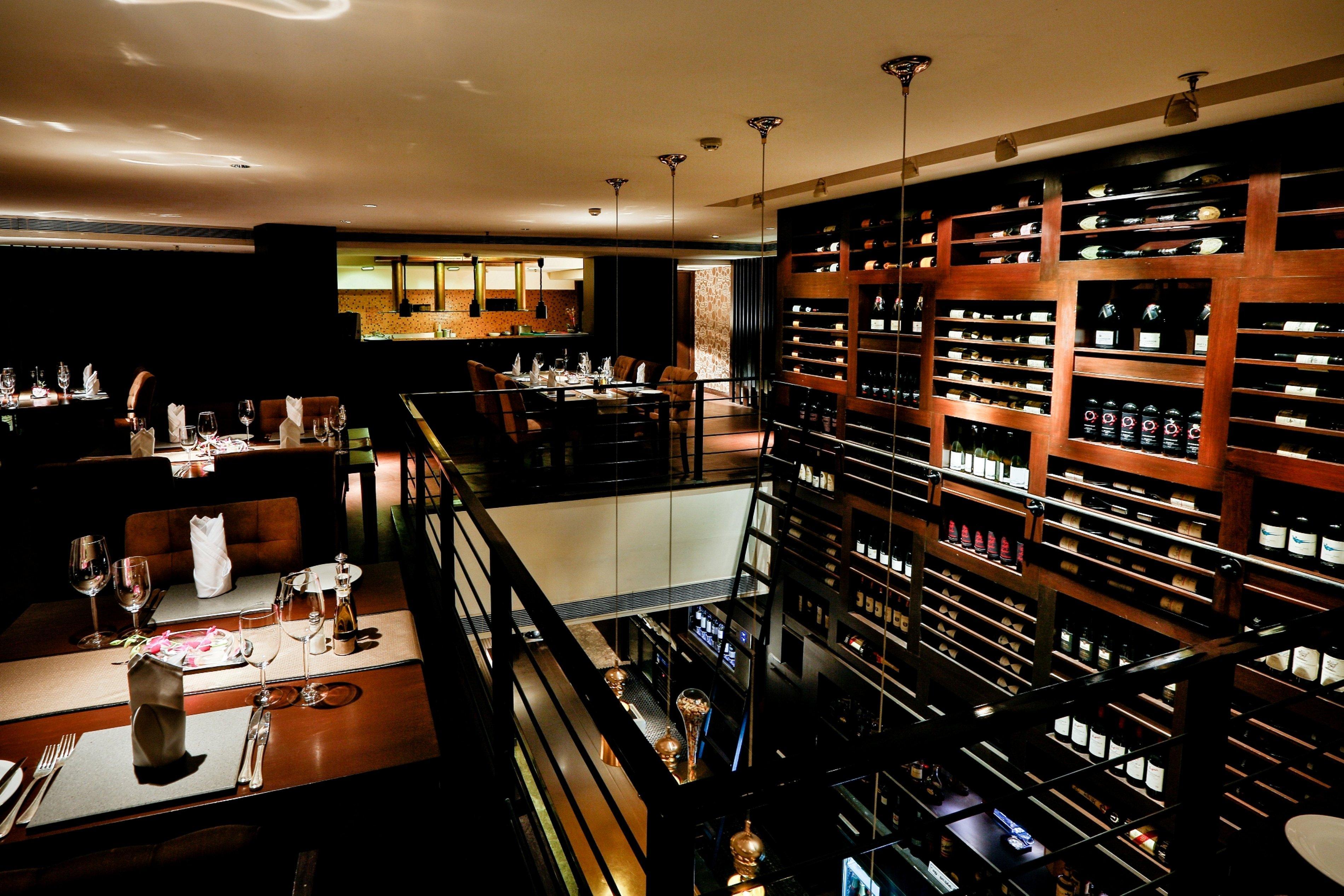 Crowne Plaza Chennai Adyar Park, An Ihg Hotel Exterior foto The Wine Bar