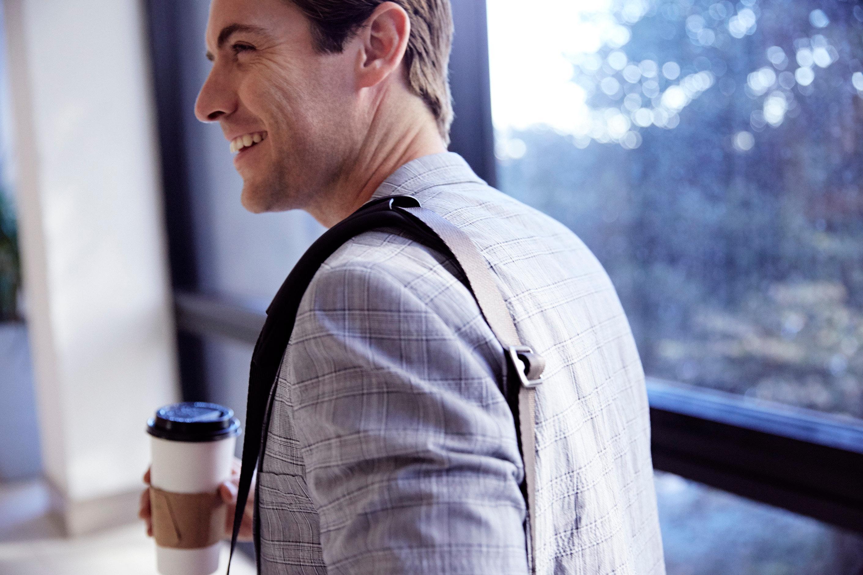 Crowne Plaza Chennai Adyar Park, An Ihg Hotel Exterior foto A man wearing a sling bag