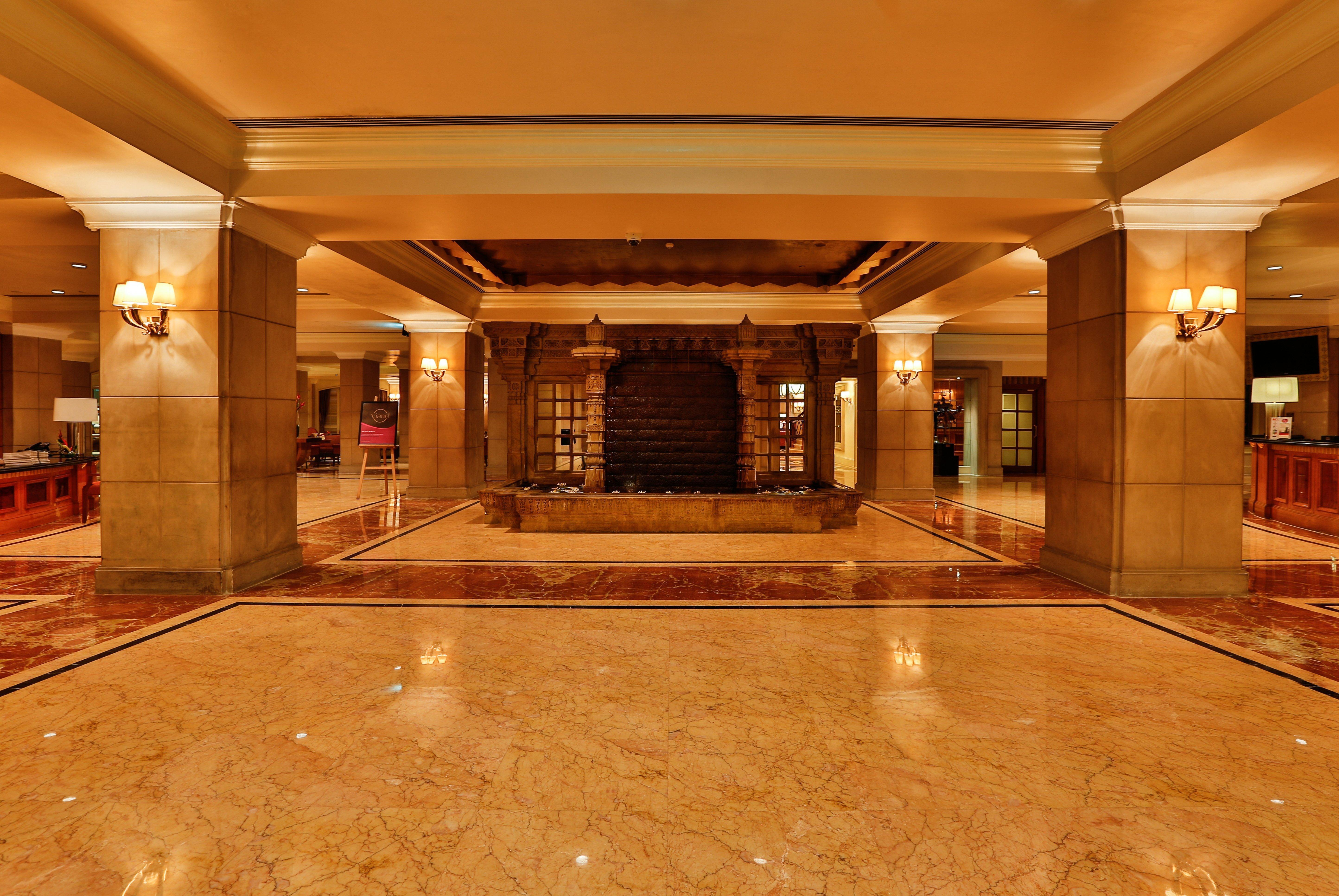 Crowne Plaza Chennai Adyar Park, An Ihg Hotel Exterior foto The lobby of the hotel