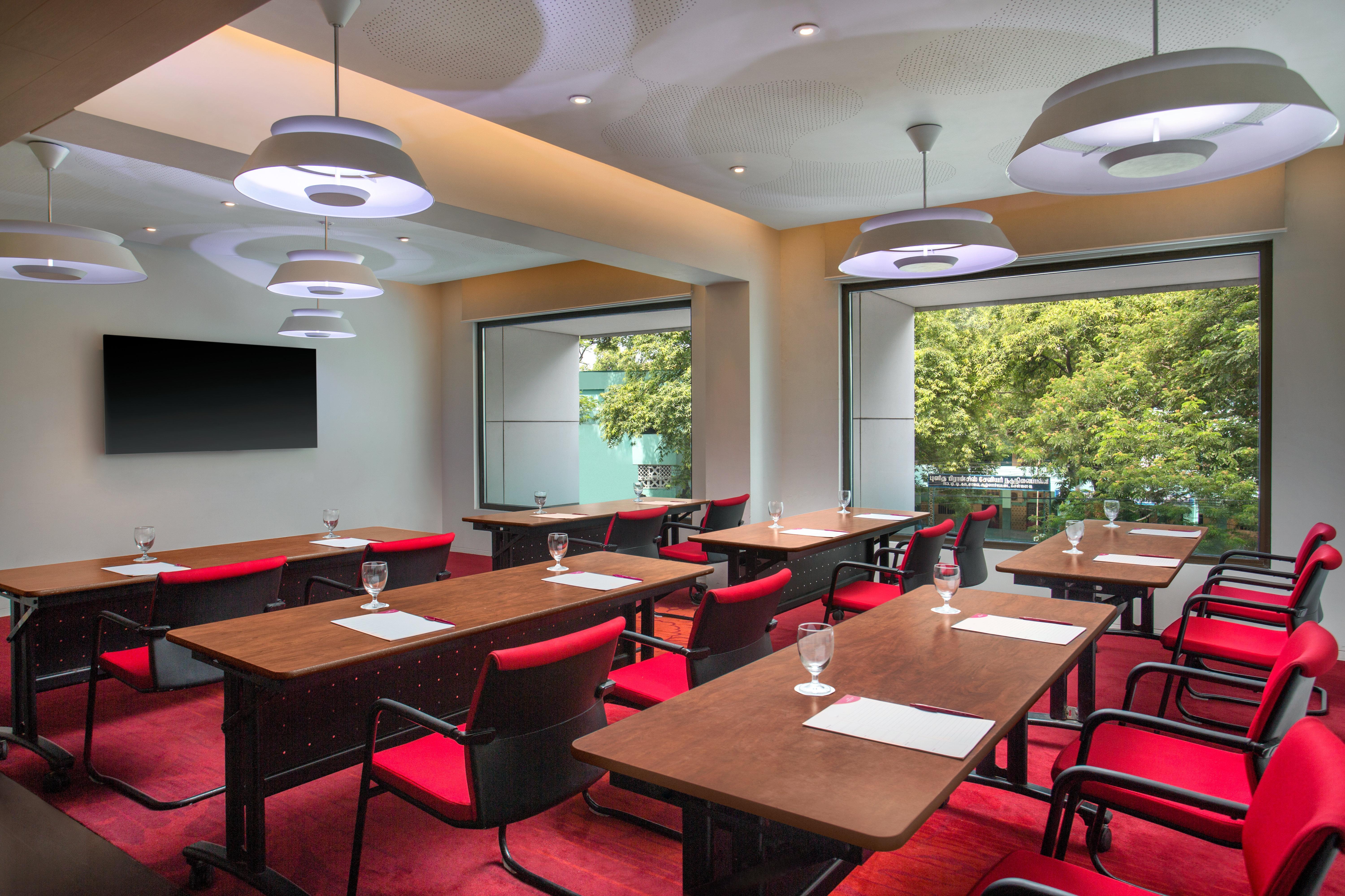 Crowne Plaza Chennai Adyar Park, An Ihg Hotel Exterior foto Meeting room