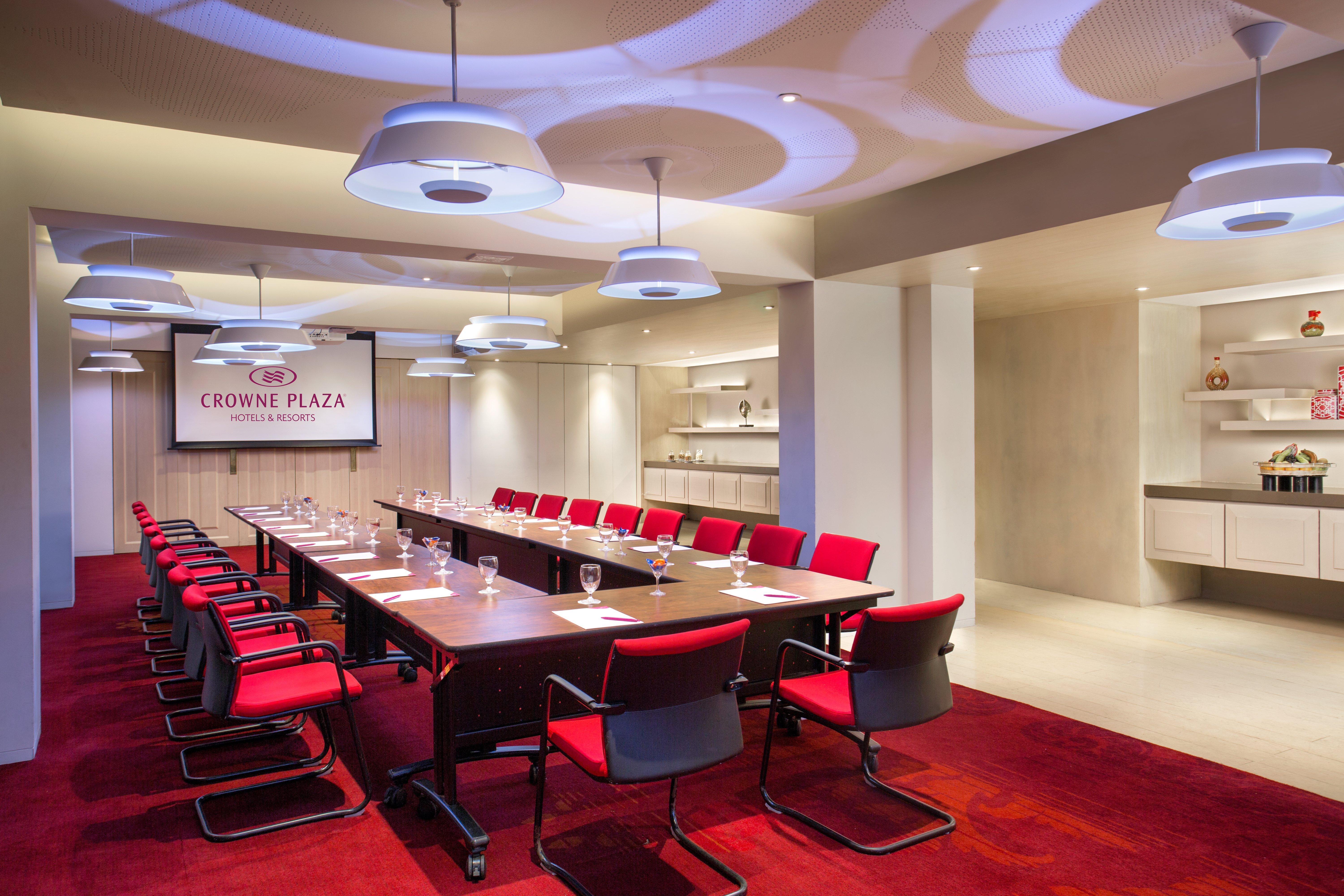 Crowne Plaza Chennai Adyar Park, An Ihg Hotel Exterior foto Meeting room at the hotel
