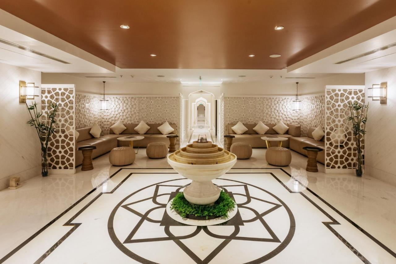 Crowne Plaza Chennai Adyar Park, An Ihg Hotel Exterior foto The lobby of the hotel
